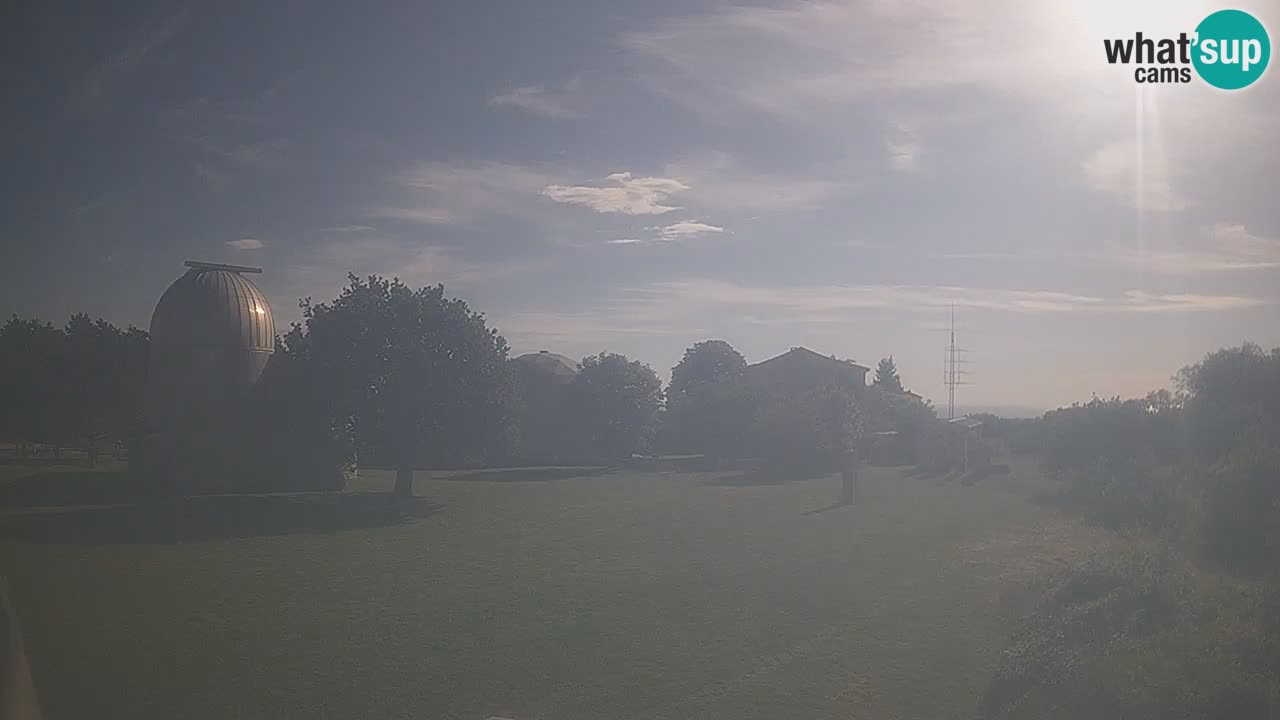 Webcam live dell’Osservatorio di – Esplora il cielo, gli asteroidi, i comete e i meteoroidi.