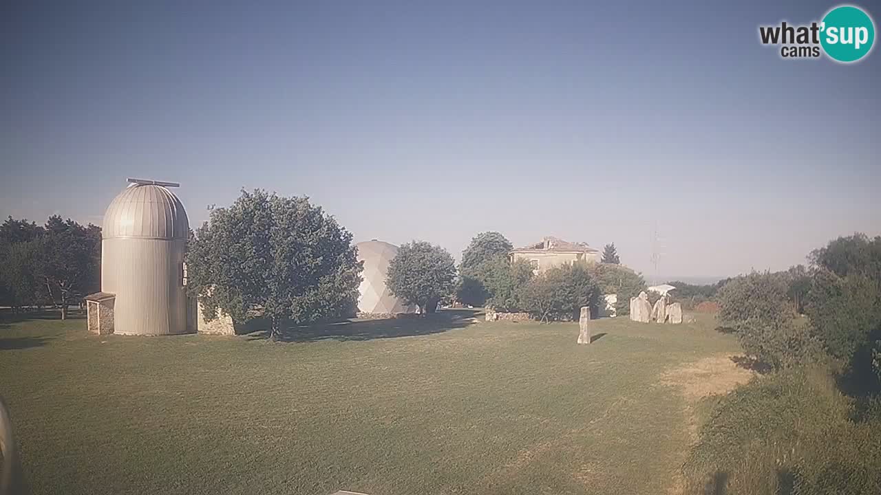 Webcam live dell’Osservatorio di – Esplora il cielo, gli asteroidi, i comete e i meteoroidi.