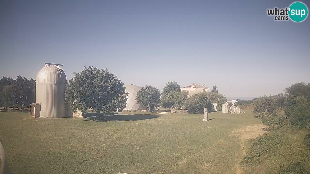 Webcam live dell’Osservatorio di – Esplora il cielo, gli asteroidi, i comete e i meteoroidi.