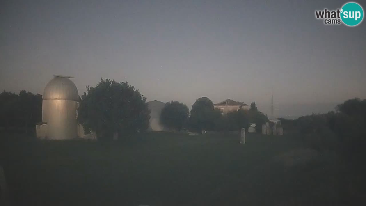 Webcam live dell’Osservatorio di  – Esplora il cielo, gli asteroidi, i comete e i meteoroidi.