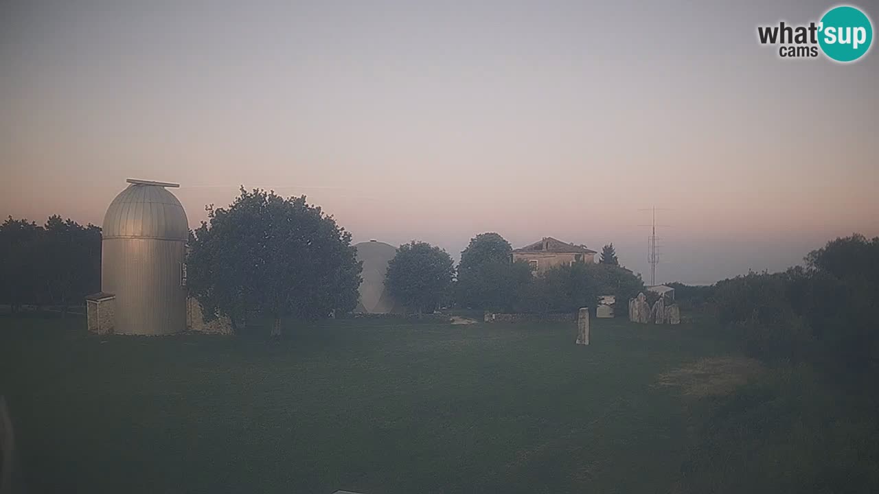 Webcam live dell’Osservatorio di  – Esplora il cielo, gli asteroidi, i comete e i meteoroidi.