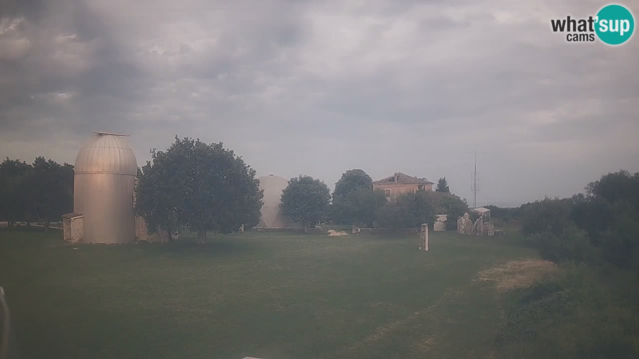 Webcam live dell’Osservatorio di  – Esplora il cielo, gli asteroidi, i comete e i meteoroidi.