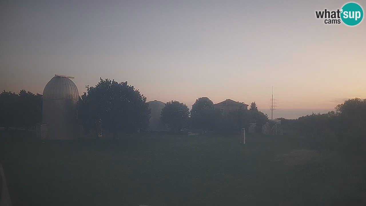 Webcam live dell’Osservatorio di – Esplora il cielo, gli asteroidi, i comete e i meteoroidi.