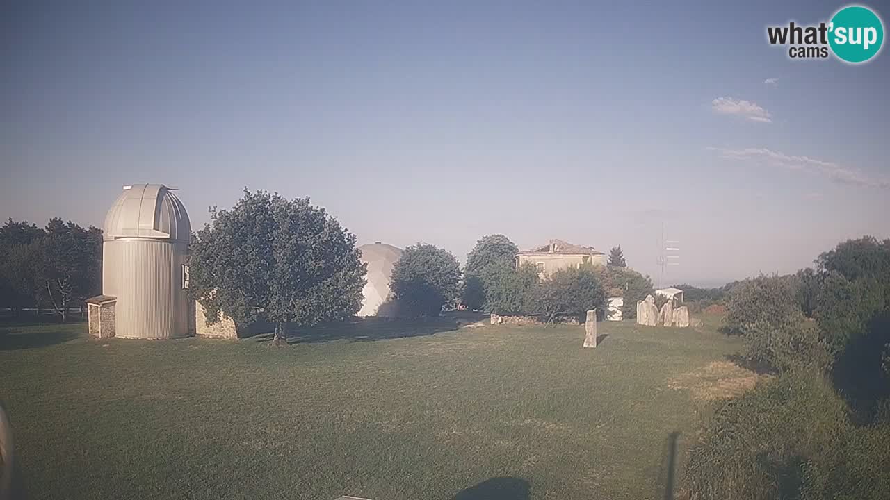 Webcam live dell’Osservatorio di  – Esplora il cielo, gli asteroidi, i comete e i meteoroidi.