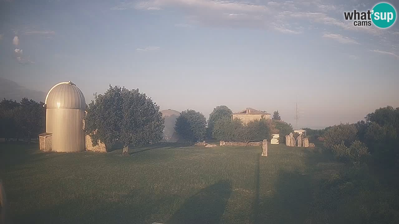 Webcam live dell’Osservatorio di  – Esplora il cielo, gli asteroidi, i comete e i meteoroidi.