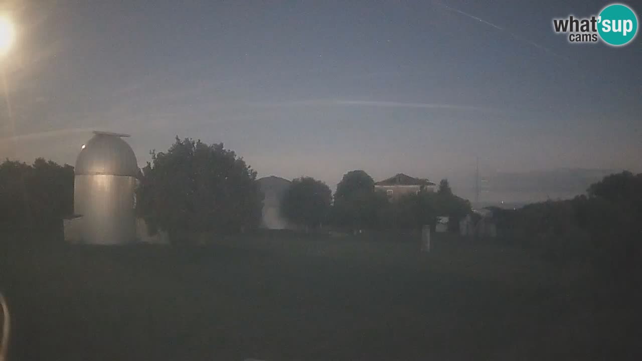 Webcam live dell’Osservatorio di  – Esplora il cielo, gli asteroidi, i comete e i meteoroidi.