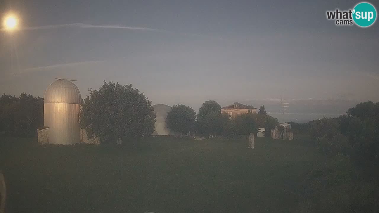 Višnjan-Observatorium Live Webcam – Explore the Sky, Asteroids, Comets, and Meteoroids