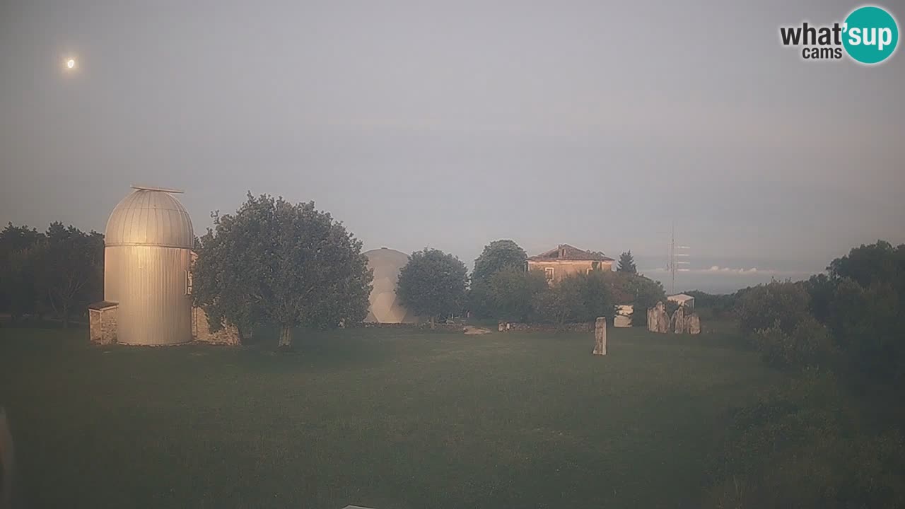 Webcam live dell’Osservatorio di  – Esplora il cielo, gli asteroidi, i comete e i meteoroidi.