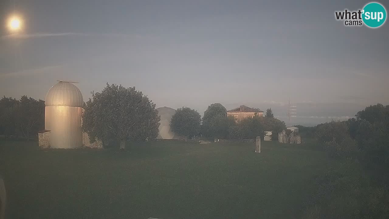 Webcam en direct de l’Observatoire de Višnjan – Explorez le ciel, les astéroïdes, les comètes et les météoroïdes