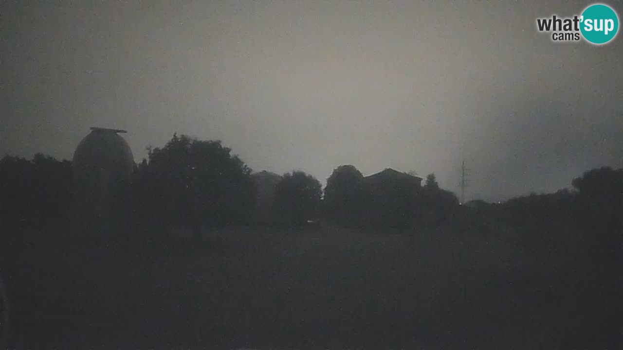 Webcam live dell’Osservatorio di  – Esplora il cielo, gli asteroidi, i comete e i meteoroidi.