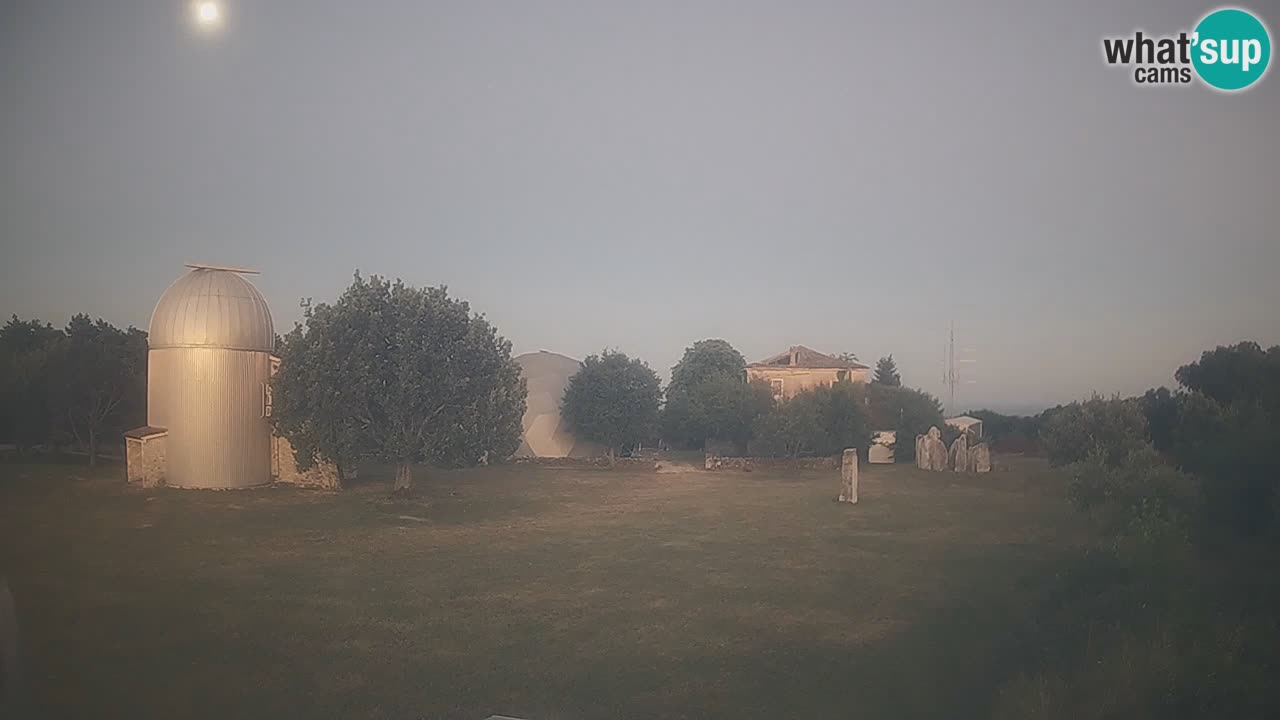 Webcam live dell’Osservatorio di  – Esplora il cielo, gli asteroidi, i comete e i meteoroidi.