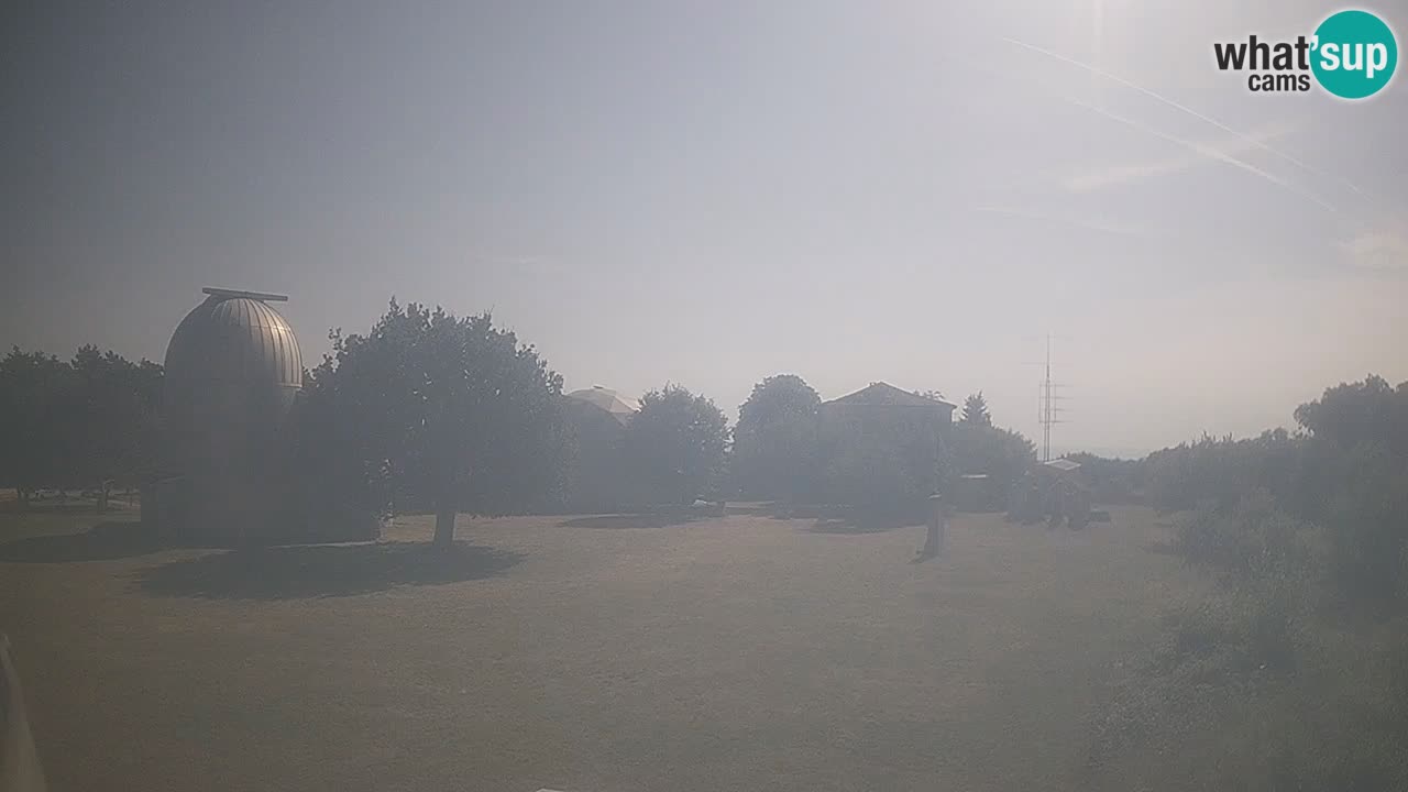 Webcam live dell’Osservatorio di  – Esplora il cielo, gli asteroidi, i comete e i meteoroidi.