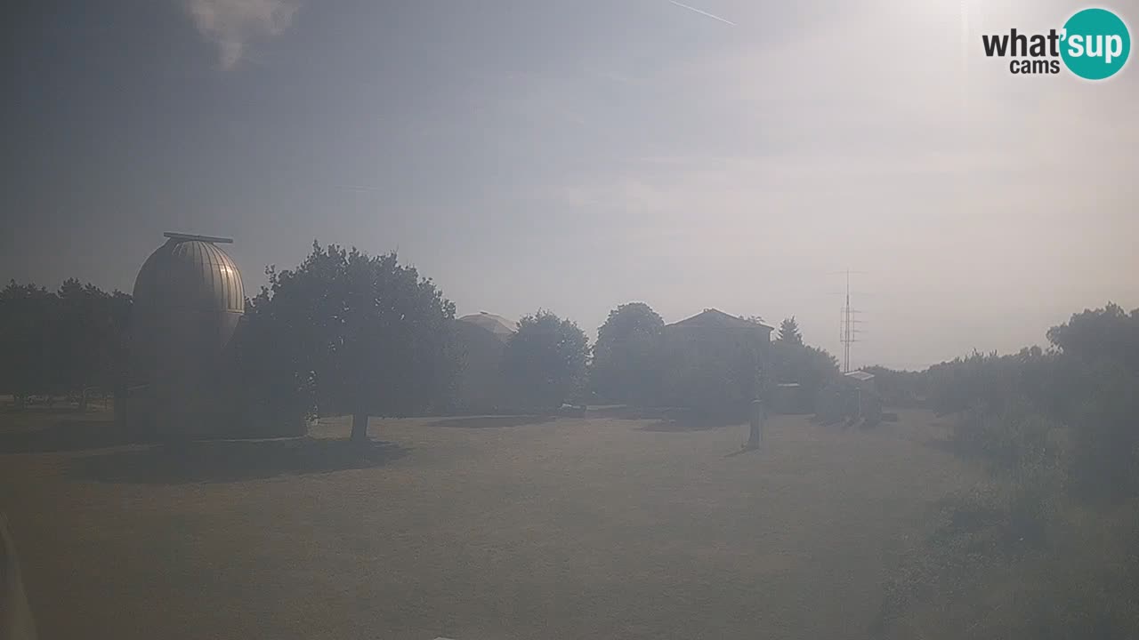 Webcam live dell’Osservatorio di  – Esplora il cielo, gli asteroidi, i comete e i meteoroidi.