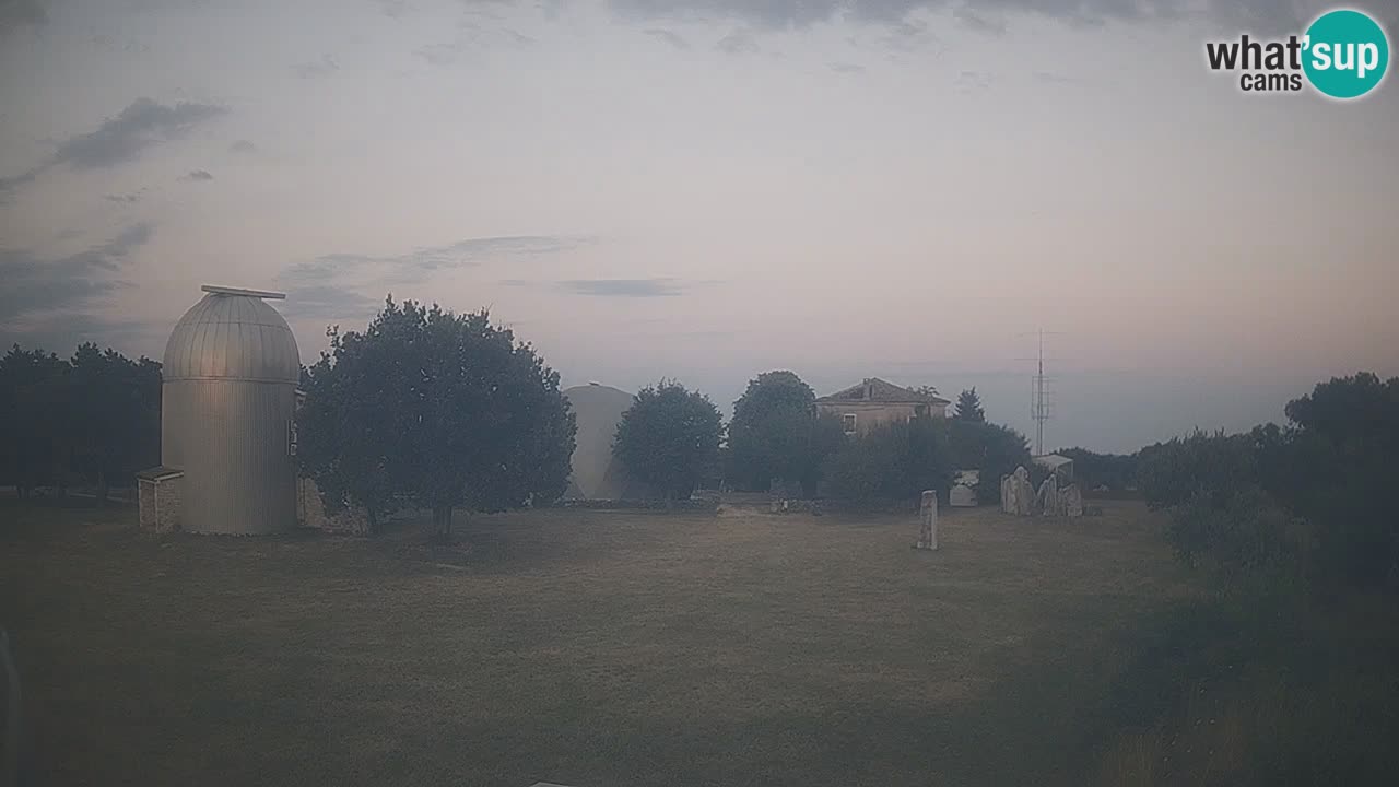 Webcam live dell’Osservatorio di  – Esplora il cielo, gli asteroidi, i comete e i meteoroidi.