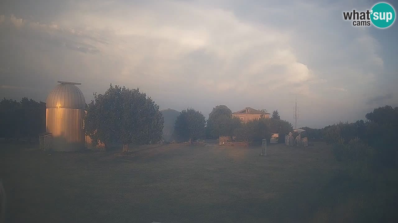 Webcam live dell’Osservatorio di  – Esplora il cielo, gli asteroidi, i comete e i meteoroidi.