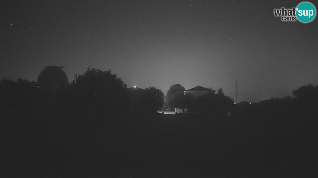 Webcam live dell’Osservatorio di  – Esplora il cielo, gli asteroidi, i comete e i meteoroidi.