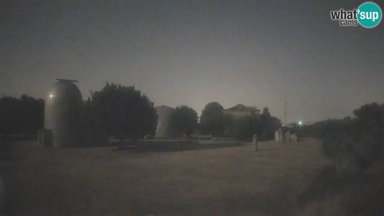 Webcam live dell’Osservatorio di  – Esplora il cielo, gli asteroidi, i comete e i meteoroidi.