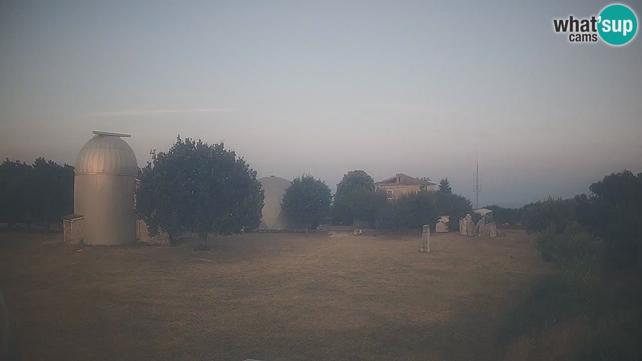 Webcam live dell’Osservatorio di  – Esplora il cielo, gli asteroidi, i comete e i meteoroidi.