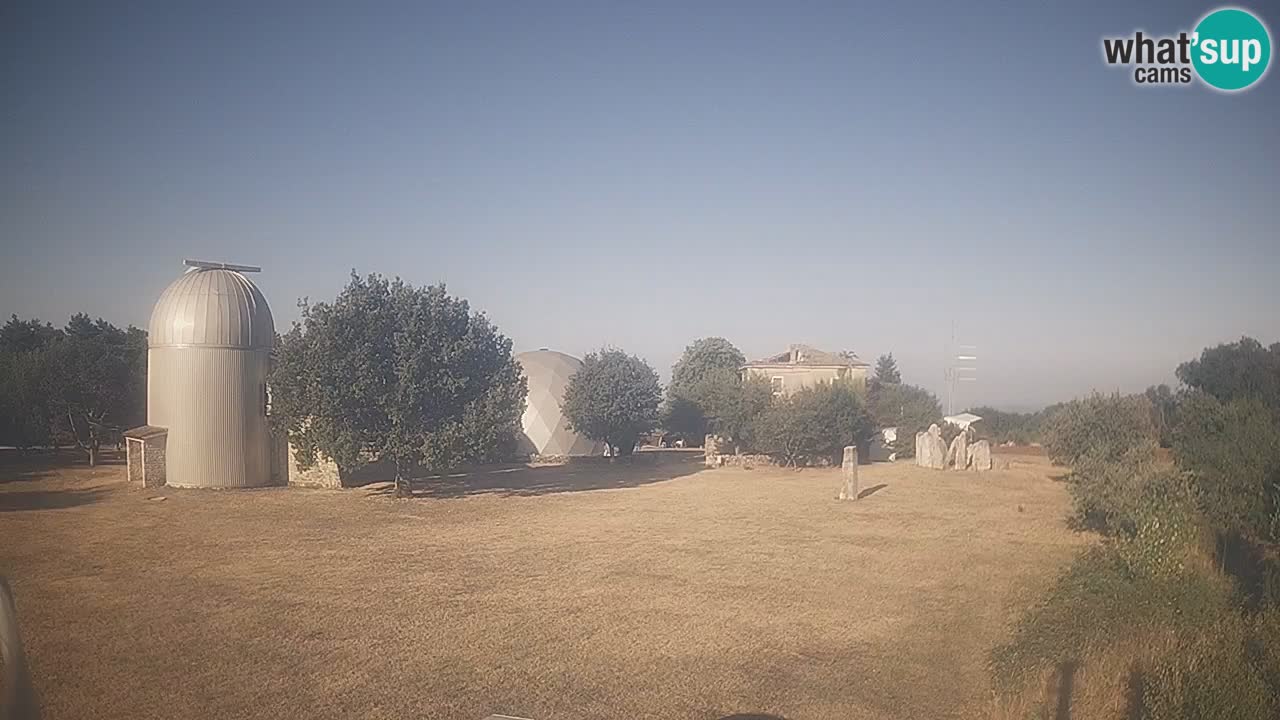 Webcam live dell’Osservatorio di  – Esplora il cielo, gli asteroidi, i comete e i meteoroidi.