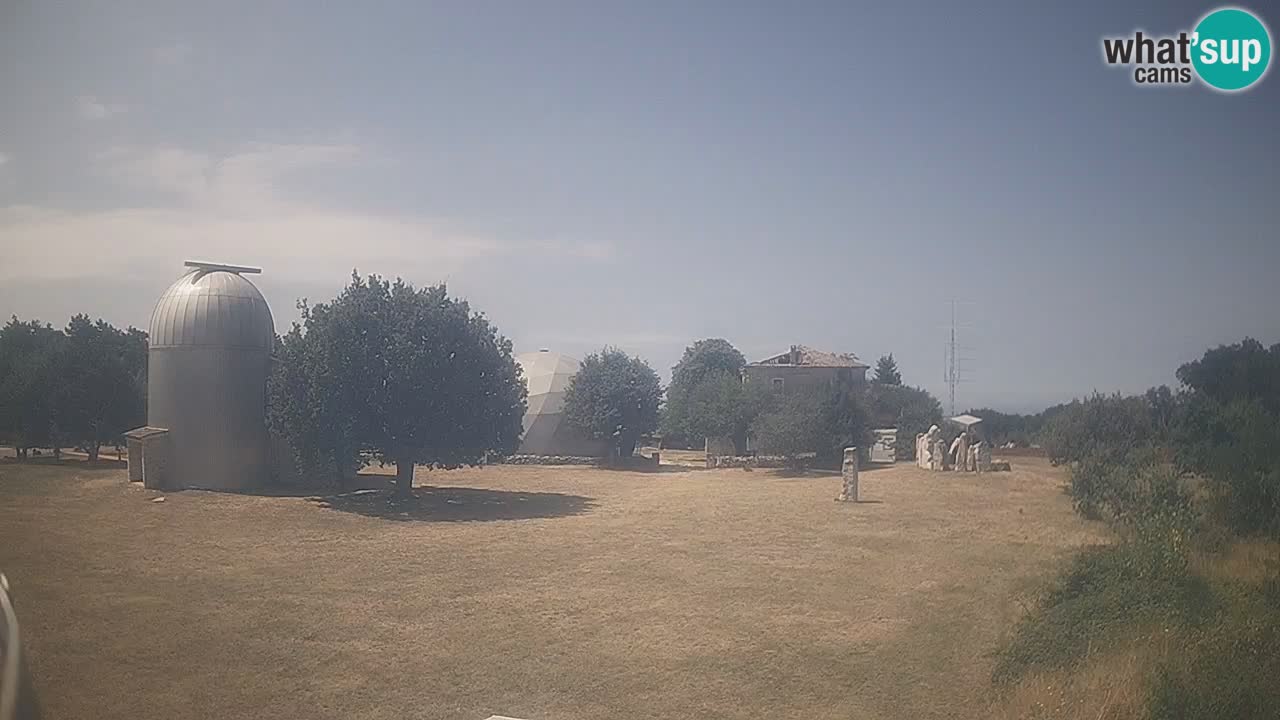 Webcam live dell’Osservatorio di  – Esplora il cielo, gli asteroidi, i comete e i meteoroidi.