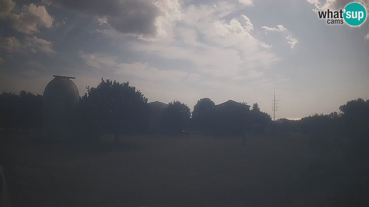 Webcam live dell’Osservatorio di  – Esplora il cielo, gli asteroidi, i comete e i meteoroidi.