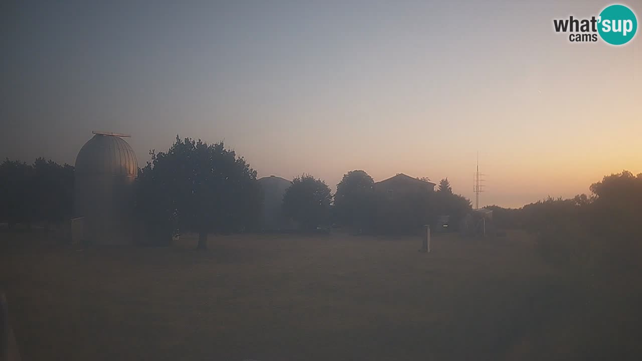 Webcam en direct de l’Observatoire de Višnjan – Explorez le ciel, les astéroïdes, les comètes et les météoroïdes