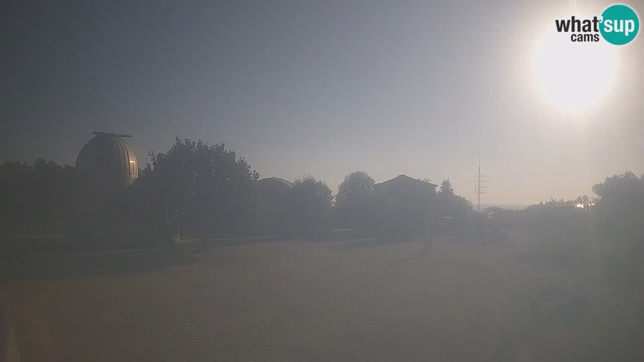 Webcam live dell’Osservatorio di  – Esplora il cielo, gli asteroidi, i comete e i meteoroidi.
