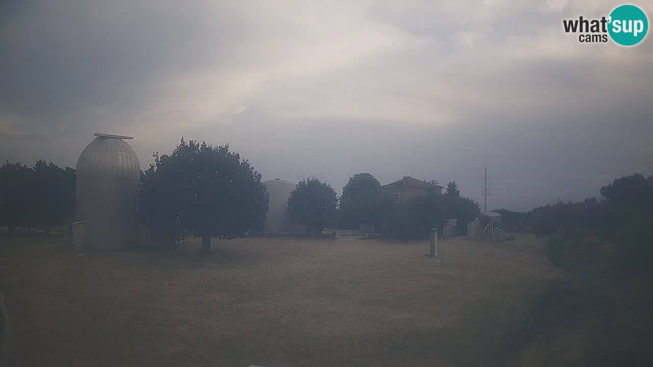Webcam live dell’Osservatorio di  – Esplora il cielo, gli asteroidi, i comete e i meteoroidi.