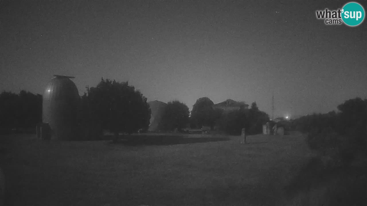 Webcam live dell’Osservatorio di  – Esplora il cielo, gli asteroidi, i comete e i meteoroidi.