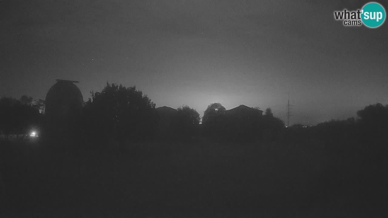 Webcam live dell’Osservatorio di  – Esplora il cielo, gli asteroidi, i comete e i meteoroidi.