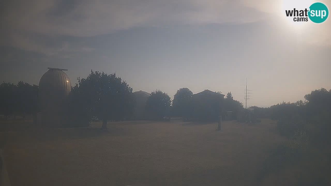 Webcam live dell’Osservatorio di  – Esplora il cielo, gli asteroidi, i comete e i meteoroidi.