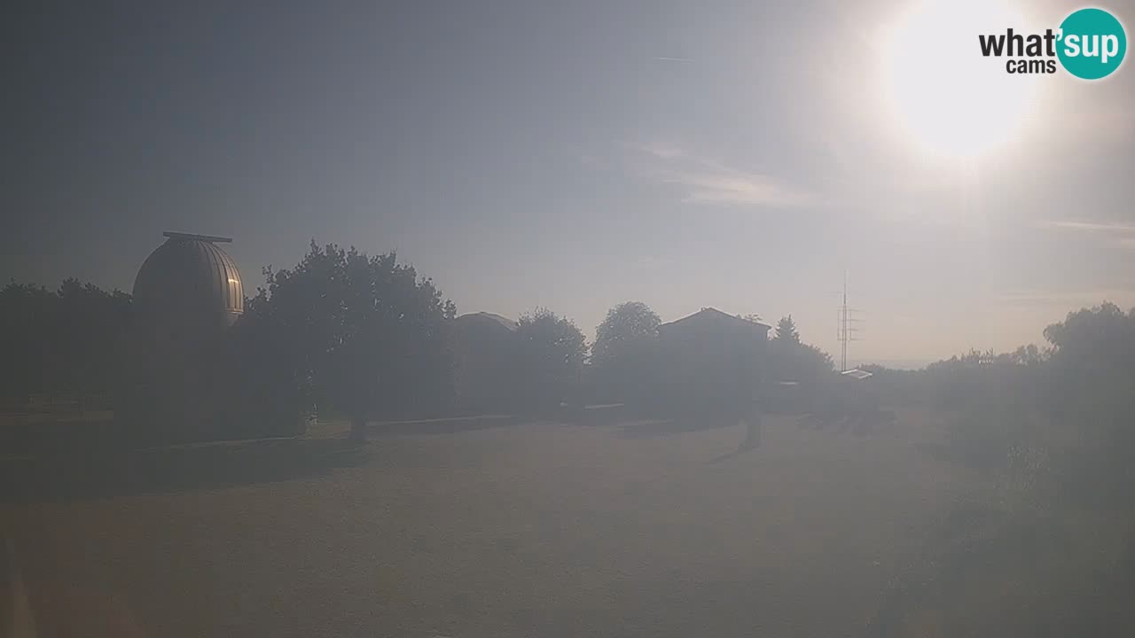 Webcam live dell’Osservatorio di  – Esplora il cielo, gli asteroidi, i comete e i meteoroidi.