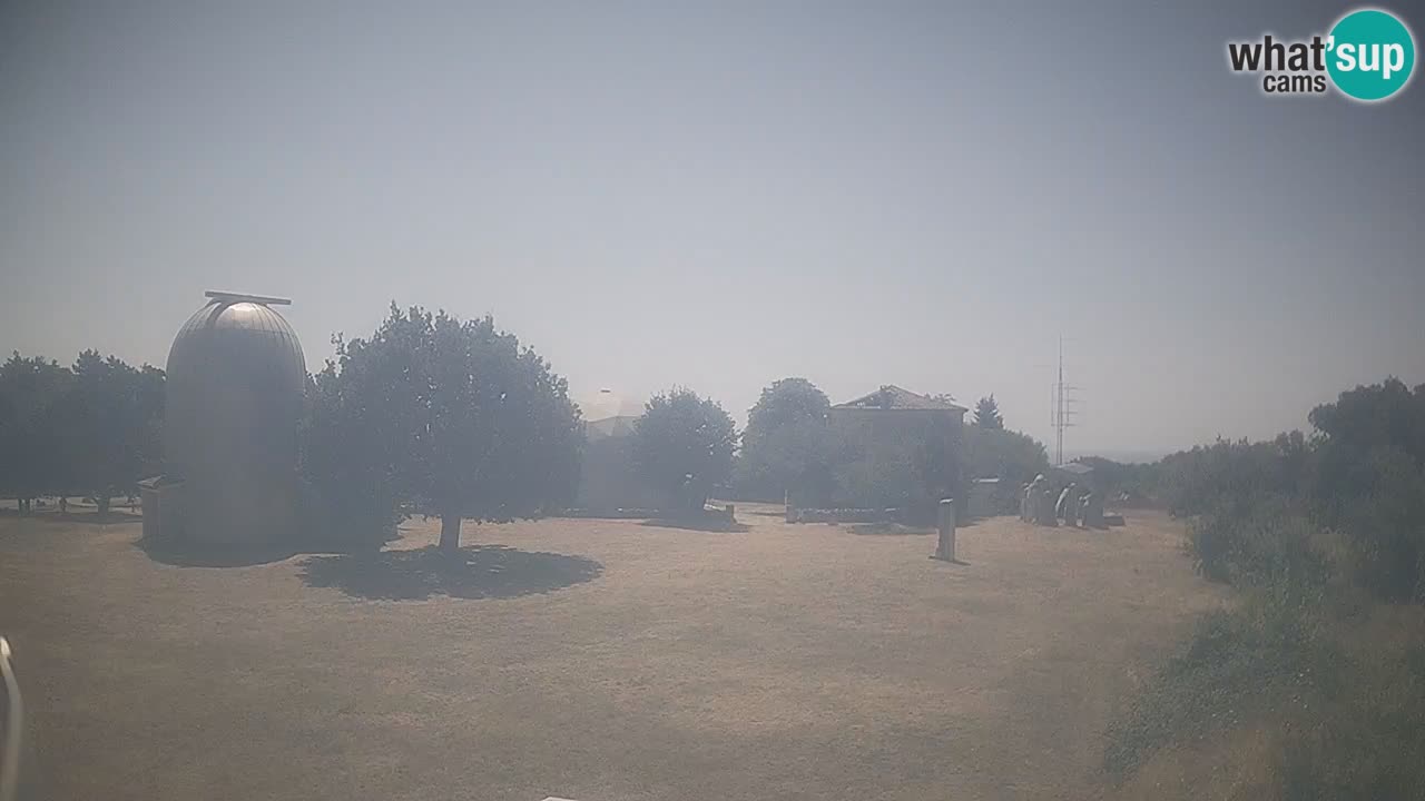 Webcam live dell’Osservatorio di  – Esplora il cielo, gli asteroidi, i comete e i meteoroidi.