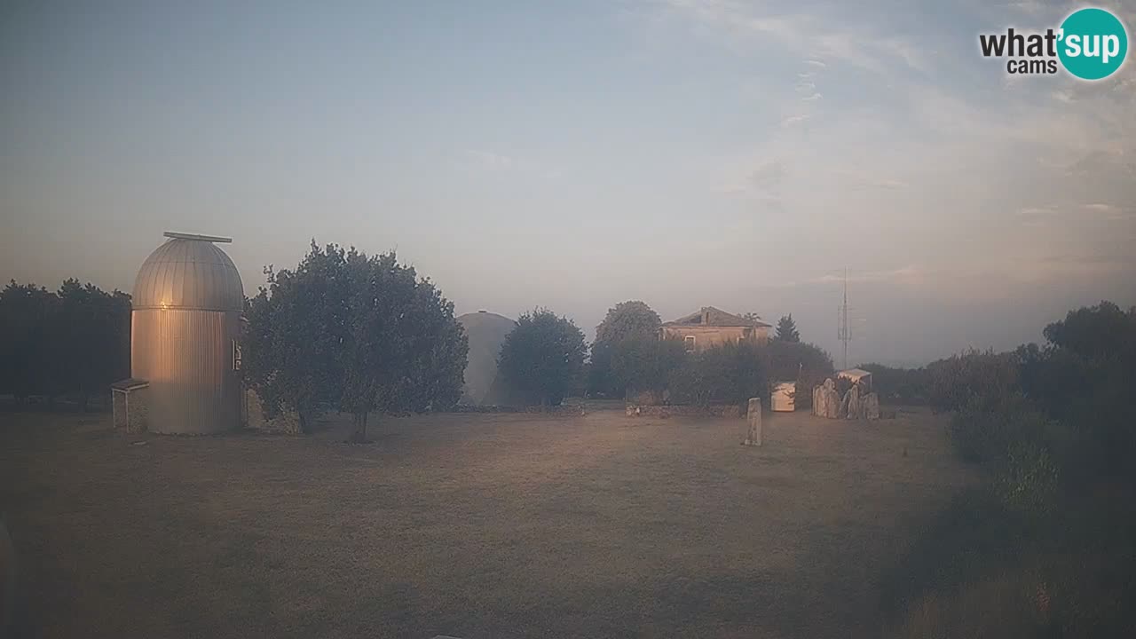 Webcam live dell’Osservatorio di  – Esplora il cielo, gli asteroidi, i comete e i meteoroidi.