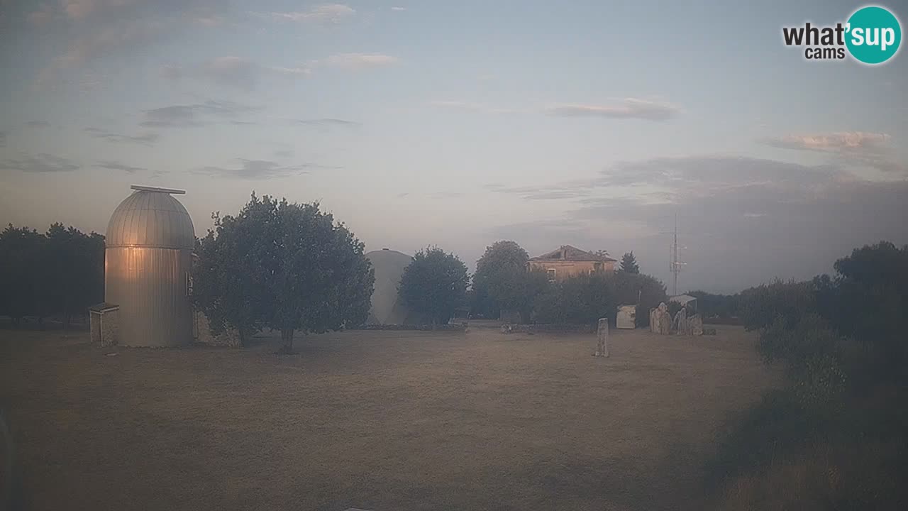 Webcam live dell’Osservatorio di  – Esplora il cielo, gli asteroidi, i comete e i meteoroidi.