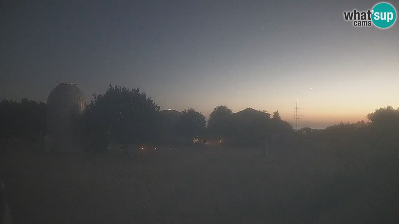 Webcam live dell’Osservatorio di  – Esplora il cielo, gli asteroidi, i comete e i meteoroidi.