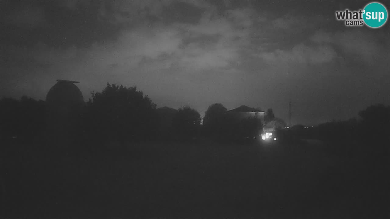 Webcam live dell’Osservatorio di  – Esplora il cielo, gli asteroidi, i comete e i meteoroidi.