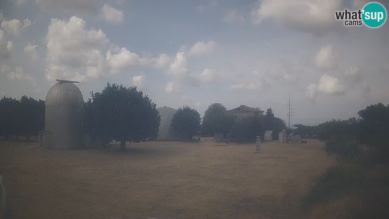 Webcam live dell’Osservatorio di  – Esplora il cielo, gli asteroidi, i comete e i meteoroidi.