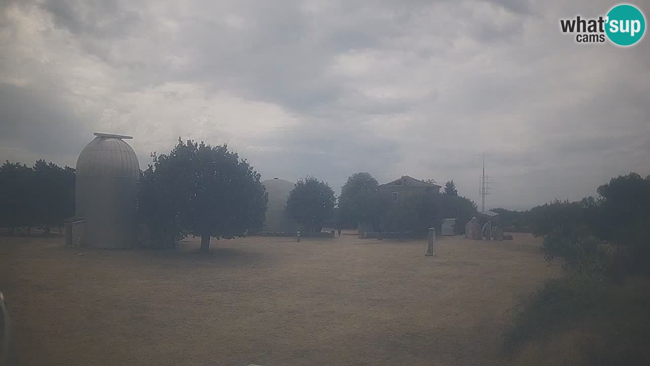 Webcam live dell’Osservatorio di  – Esplora il cielo, gli asteroidi, i comete e i meteoroidi.