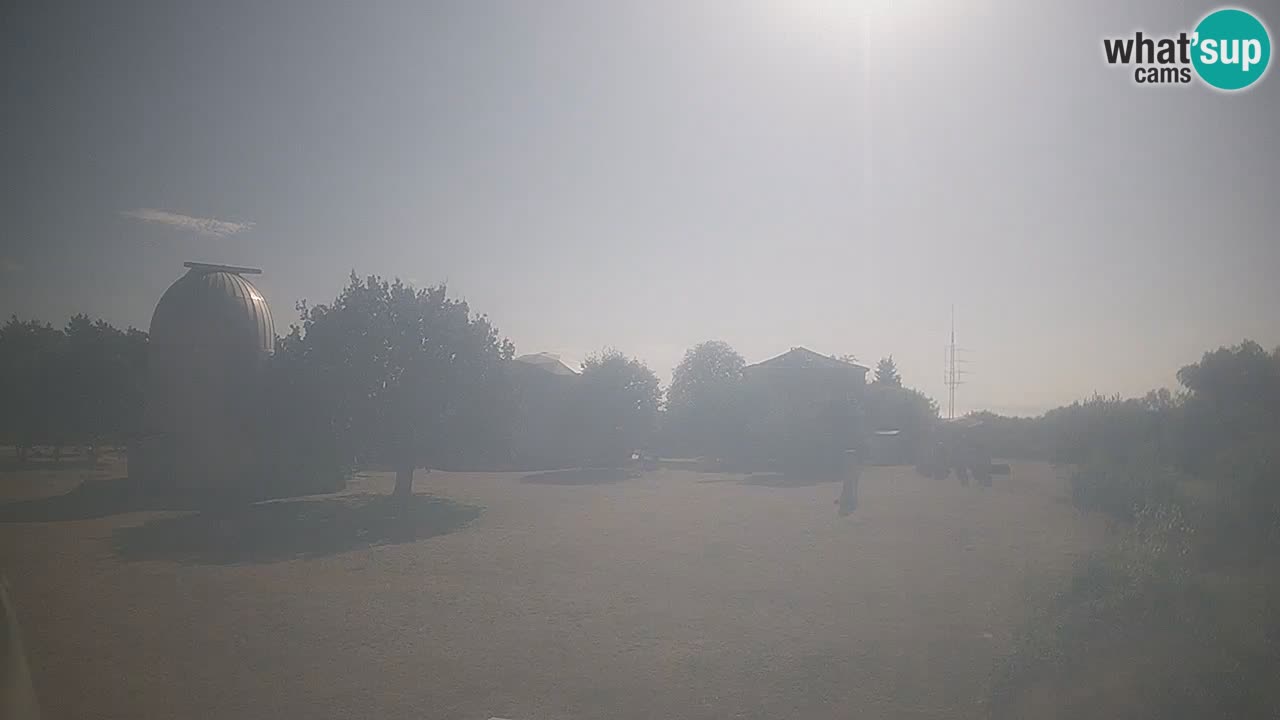Webcam live dell’Osservatorio di  – Esplora il cielo, gli asteroidi, i comete e i meteoroidi.