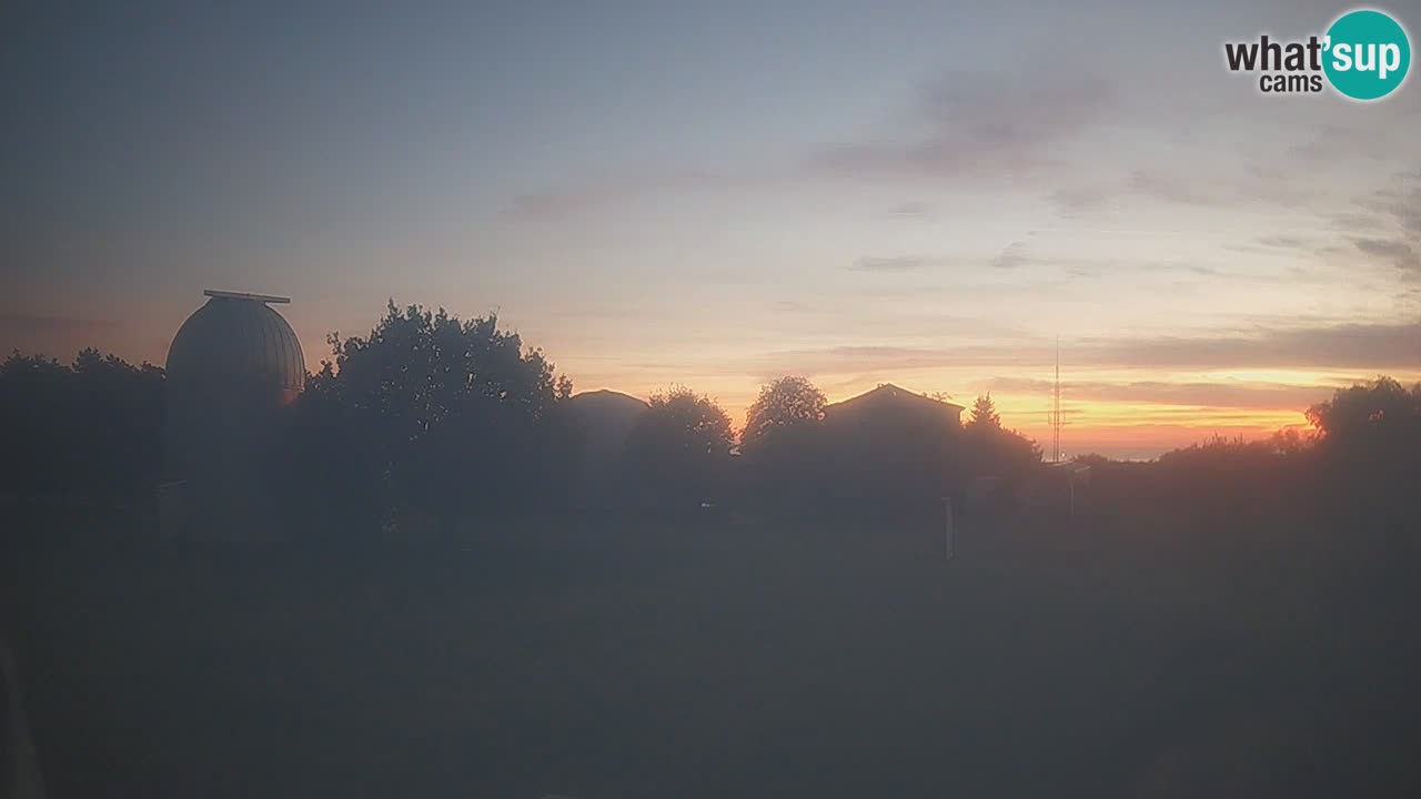 Webcam live dell’Osservatorio di – Esplora il cielo, gli asteroidi, i comete e i meteoroidi.