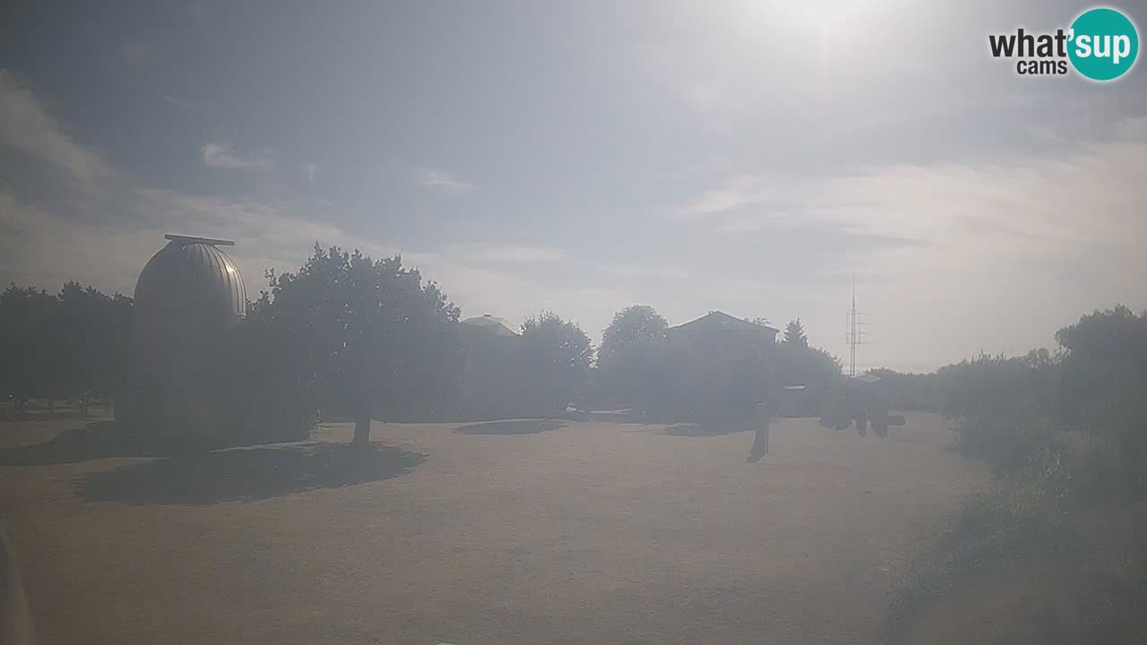Webcam live dell’Osservatorio di  – Esplora il cielo, gli asteroidi, i comete e i meteoroidi.
