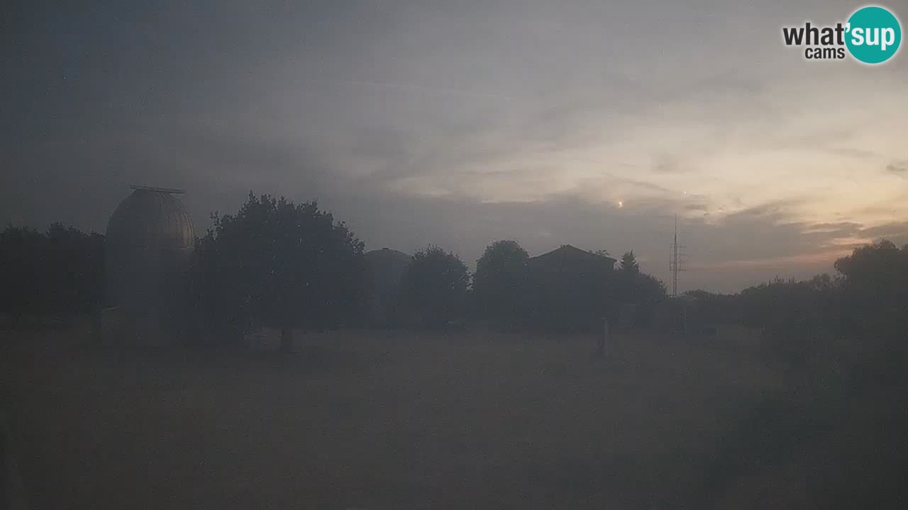 Webcam live dell’Osservatorio di  – Esplora il cielo, gli asteroidi, i comete e i meteoroidi.