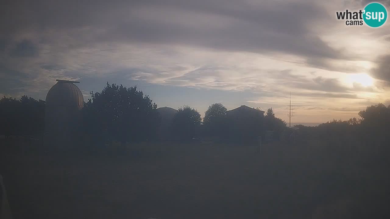 Webcam live dell’Osservatorio di  – Esplora il cielo, gli asteroidi, i comete e i meteoroidi.