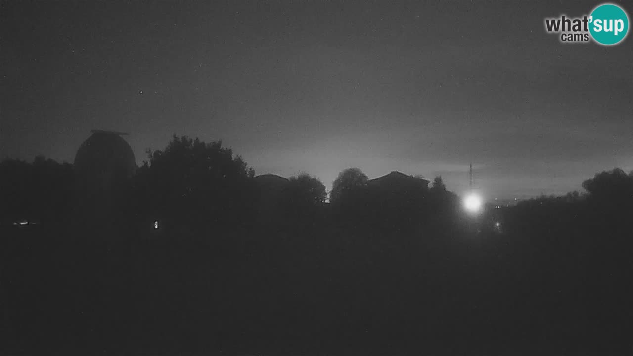 Webcam live dell’Osservatorio di  – Esplora il cielo, gli asteroidi, i comete e i meteoroidi.