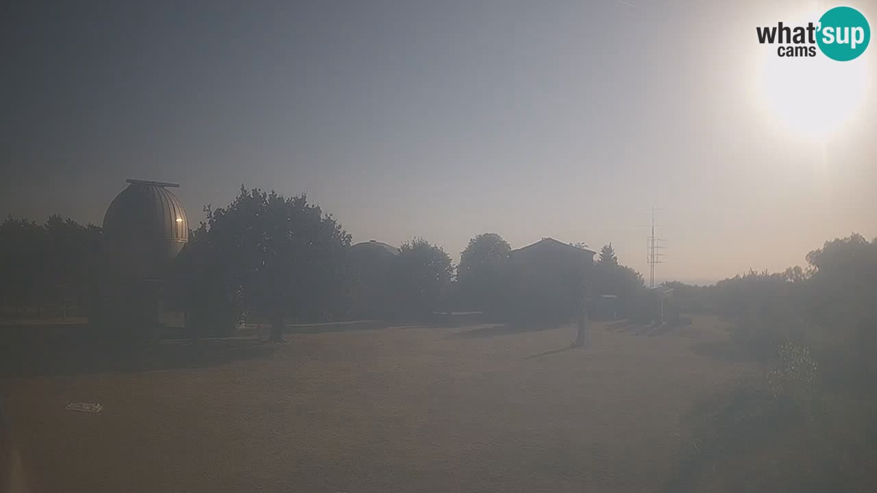 Webcam live dell’Osservatorio di  – Esplora il cielo, gli asteroidi, i comete e i meteoroidi.