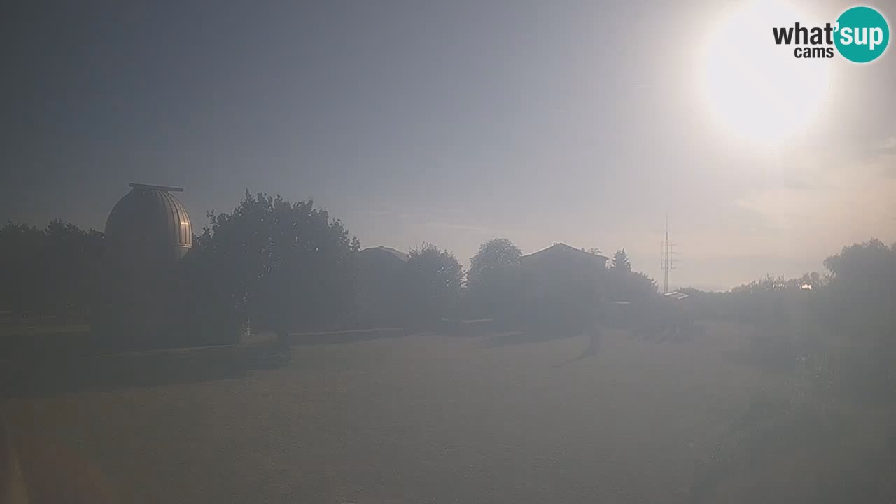 Webcam live dell’Osservatorio di  – Esplora il cielo, gli asteroidi, i comete e i meteoroidi.