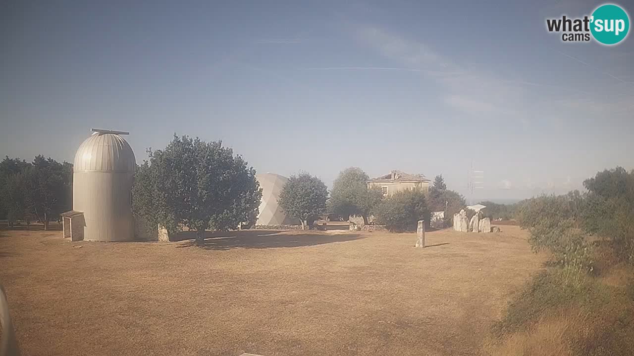 Webcam live dell’Osservatorio di  – Esplora il cielo, gli asteroidi, i comete e i meteoroidi.