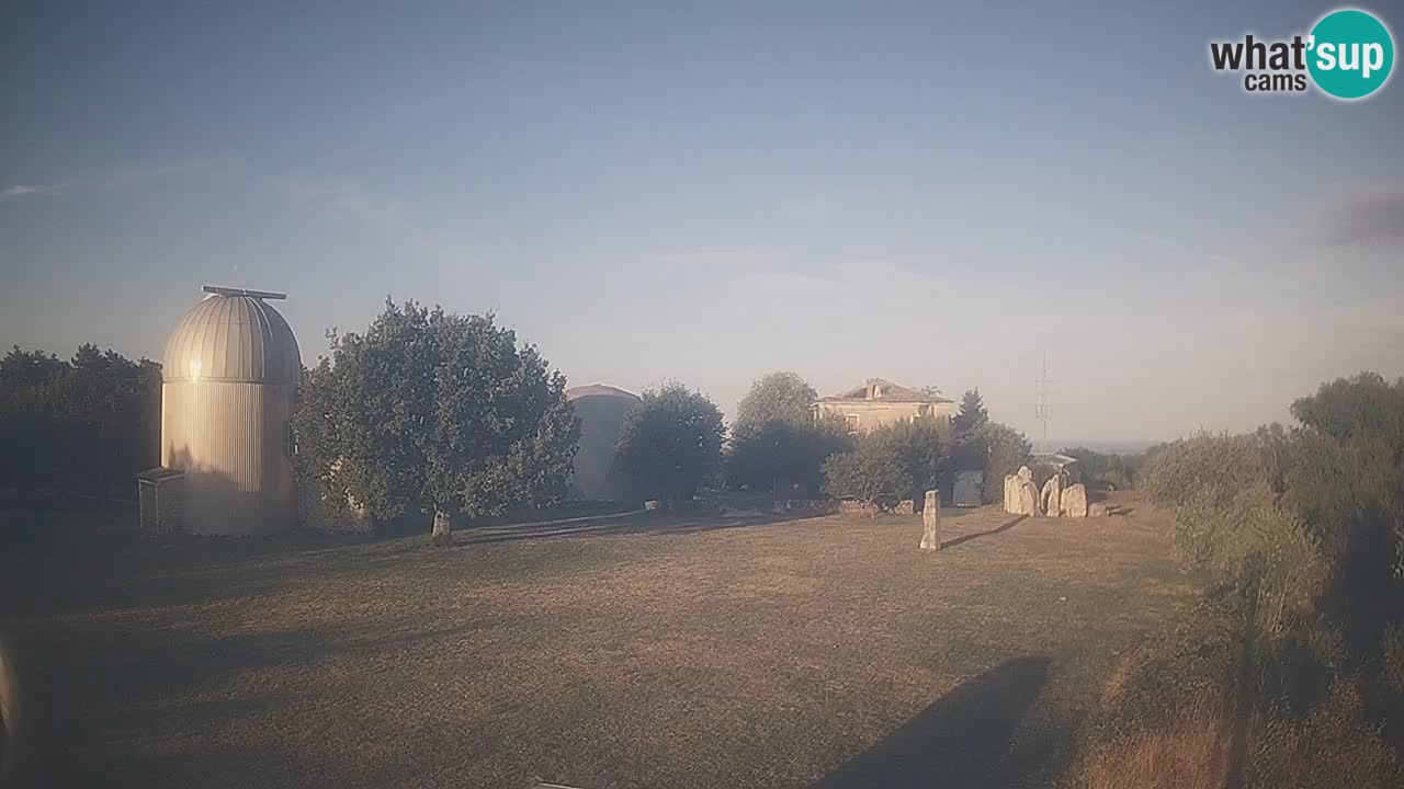 Webcam live dell’Osservatorio di  – Esplora il cielo, gli asteroidi, i comete e i meteoroidi.