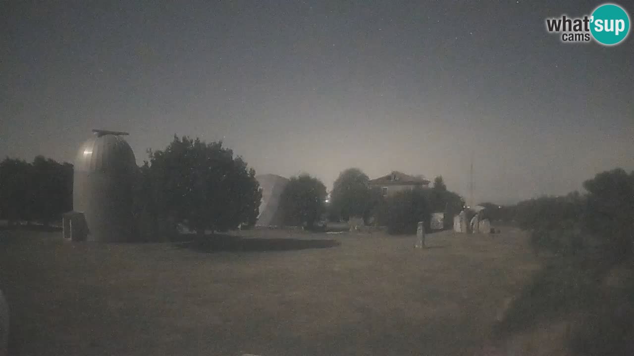 Webcam live dell’Osservatorio di  – Esplora il cielo, gli asteroidi, i comete e i meteoroidi.